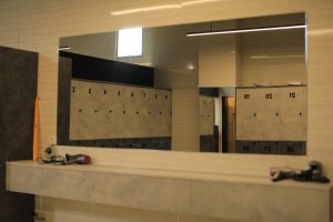 رختکن مدرن باشگاه تاپ‌فیت کیش