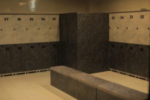 رختکن مدرن باشگاه تاپ‌فیت کیش