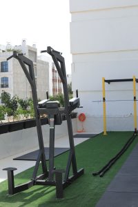 فضای باز باشگاه تاپ‌فیت در جزیره کیش