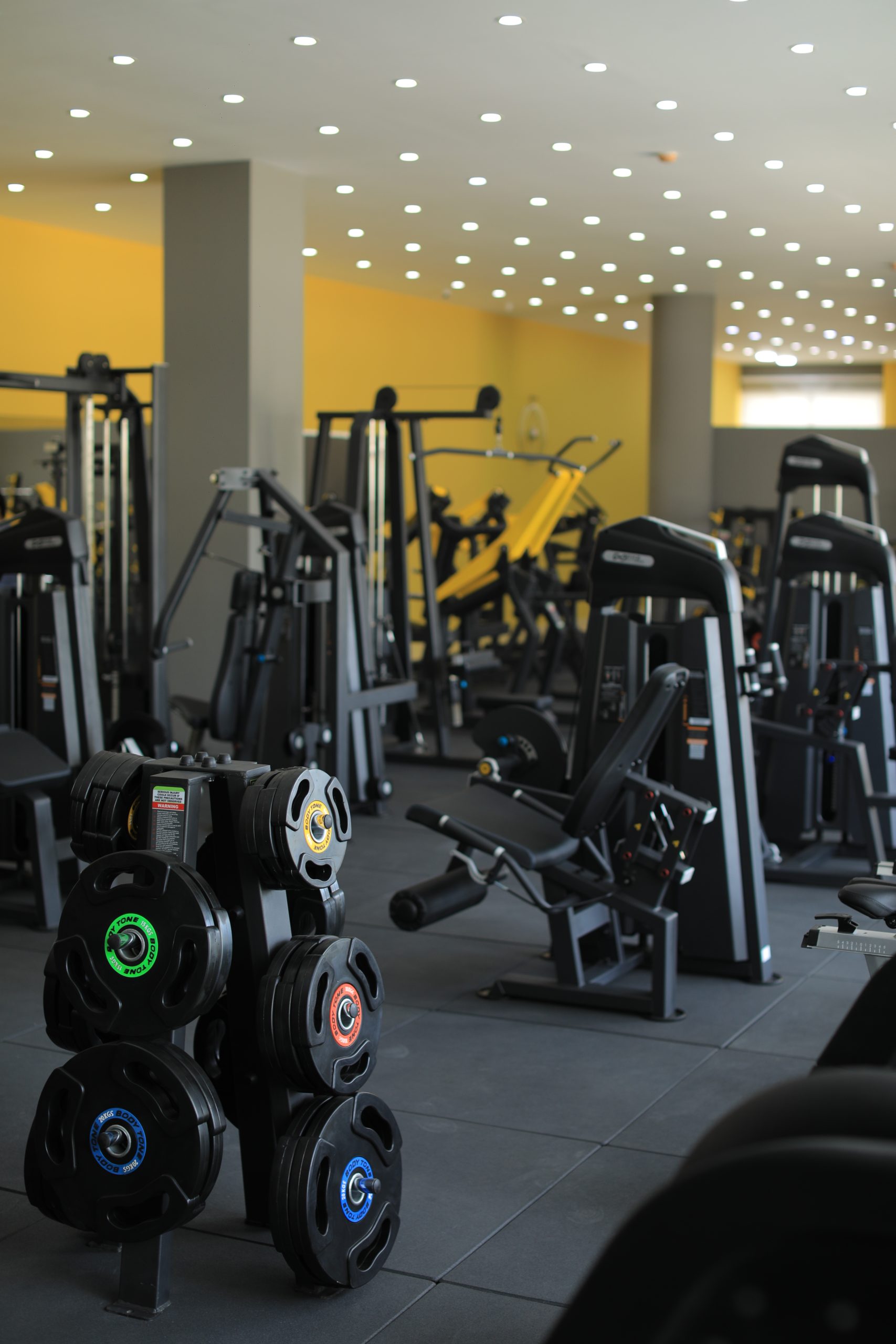 سالن بدنسازی باشگاه تاپفیت کیش